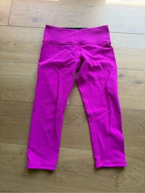 lululemon athletica Bright Fuchsia/black reversible 3/4 lengthLeggings
